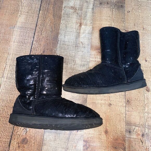 Ugg short black sequin boots with flaw - Picture 7 of 13